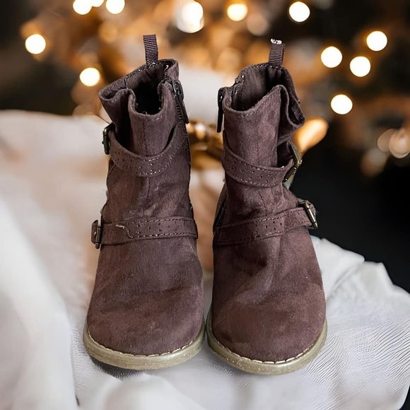 Old Navy Other - Size 8 girls Old Navy brown boots